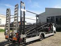 三菱ふそうファイターキャリアカー中型（4t）[写真02]