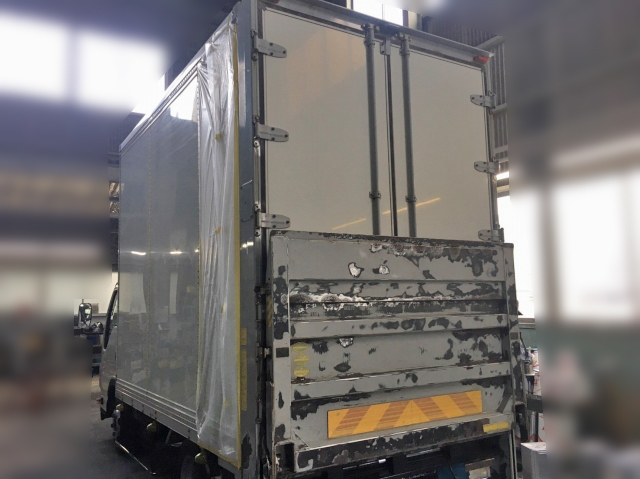いすゞエルフパネルバン小型（2t・3t）[写真02]