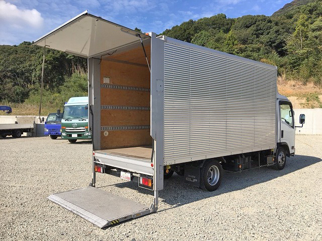いすゞエルフアルミバン小型（2t・3t）[写真02]