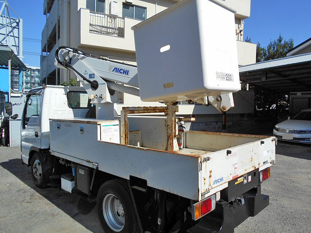いすゞエルフ高所作業車小型（2t・3t）[写真02]