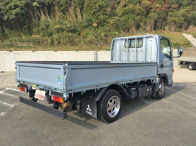 三菱ふそうキャンター平ボディ小型（2t・3t）[写真02]