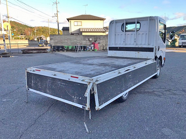 三菱ふそうキャンターガッツ平ボディ小型（2t・3t）[写真02]