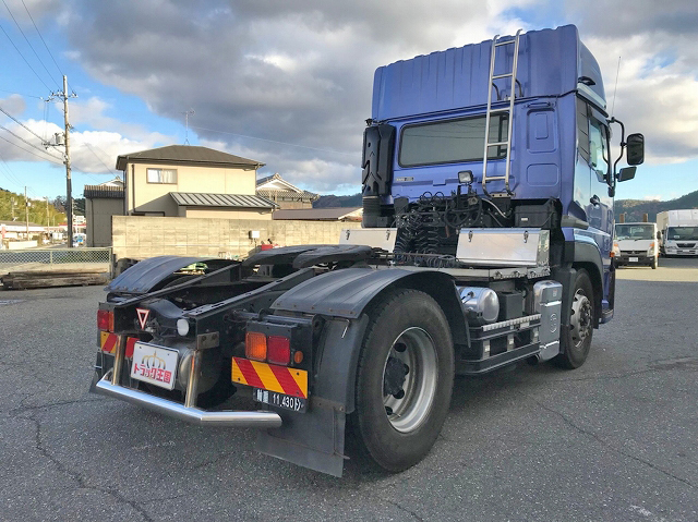 UDトラックスクオントレーラーヘッド（トラクターヘッド）大型（10t）[写真02]