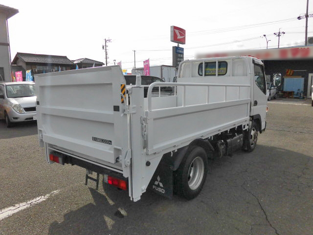 三菱ふそうキャンター平ボディ小型（2t・3t）[写真02]