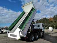 UDトラックスクオンダンプ大型（10t）[写真02]