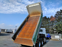 UDトラックスクオンダンプ大型（10t）[写真02]