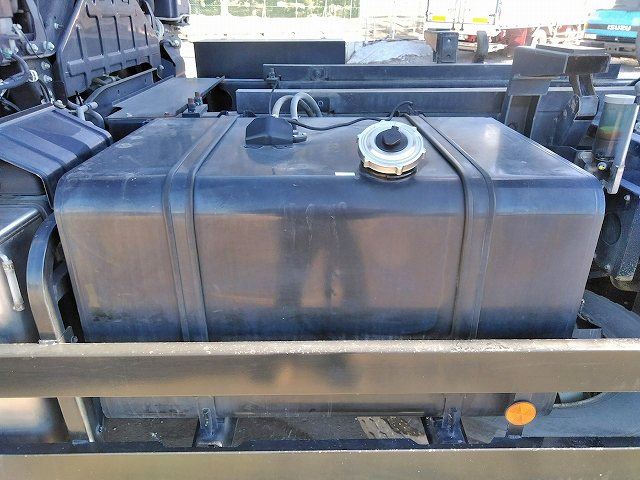 UDトラックスクオンダンプ大型（10t）[写真19]
