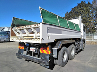 UDトラックスクオンダンプ大型（10t）[写真02]