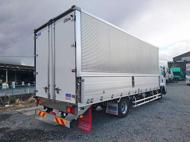 いすゞフォワードアルミウイング中型（4t）[写真02]