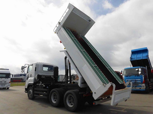 いすゞギガダンプ大型（10t）[写真02]