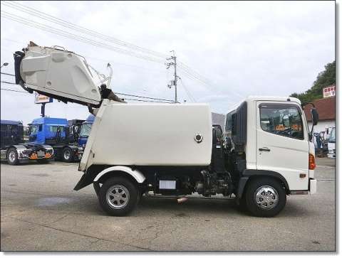 日野レンジャーパッカー車（塵芥車）中型（4t）[写真02]