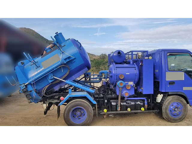 いすゞエルフ汚泥吸引車小型（2t・3t）[写真01]