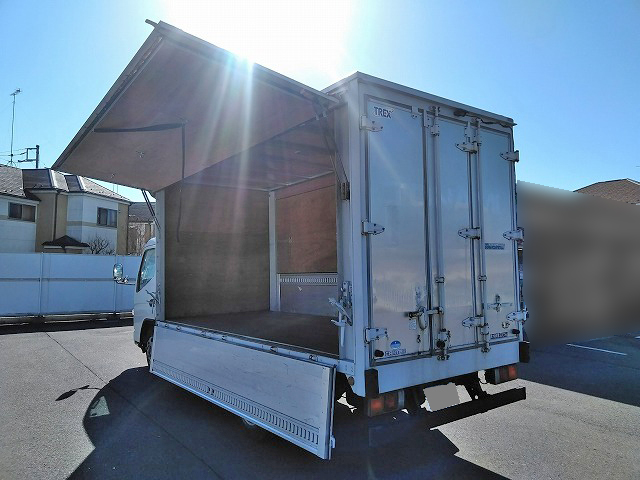 三菱ふそうキャンターアルミウイング小型（2t・3t）[写真02]