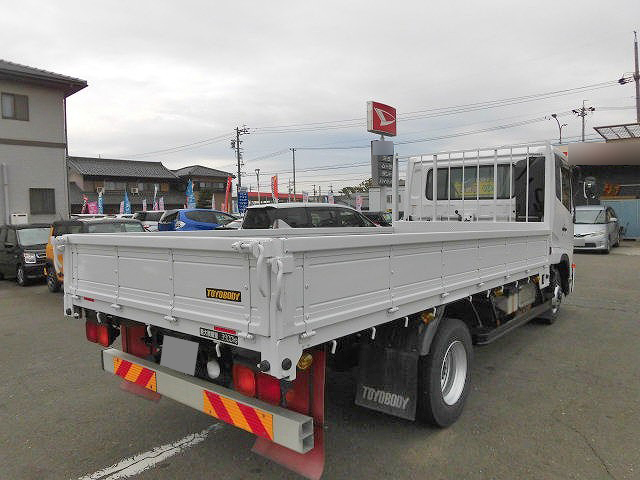 UDトラックスコンドル平ボディ中型（4t）[写真02]
