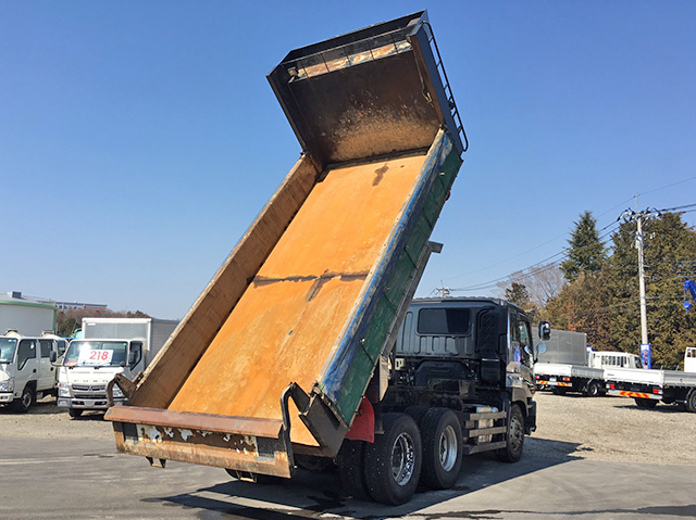 いすゞギガダンプ大型（10t）[写真02]