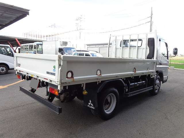 三菱ふそうキャンター平ボディ小型（2t・3t）[写真02]