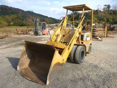 コマツタイヤショベル（ホイルローダー）M011 [写真01]