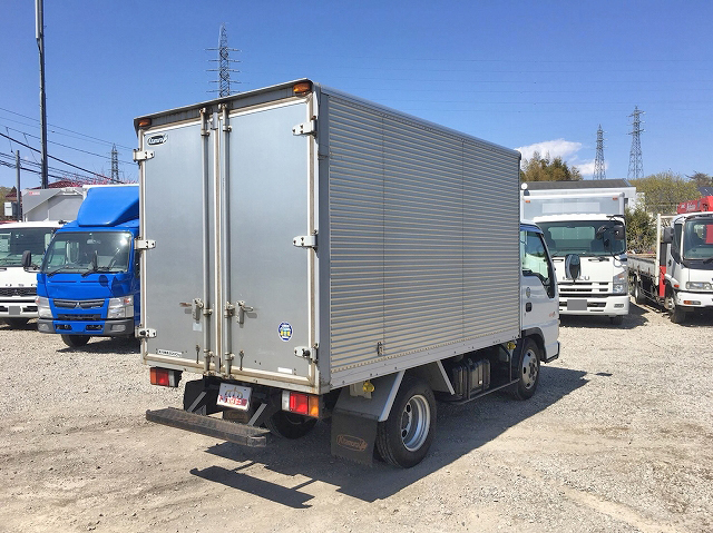 いすゞエルフアルミバン小型（2t・3t）[写真02]