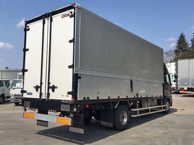 日野レンジャー冷蔵冷凍ウイング中型（4t）[写真02]