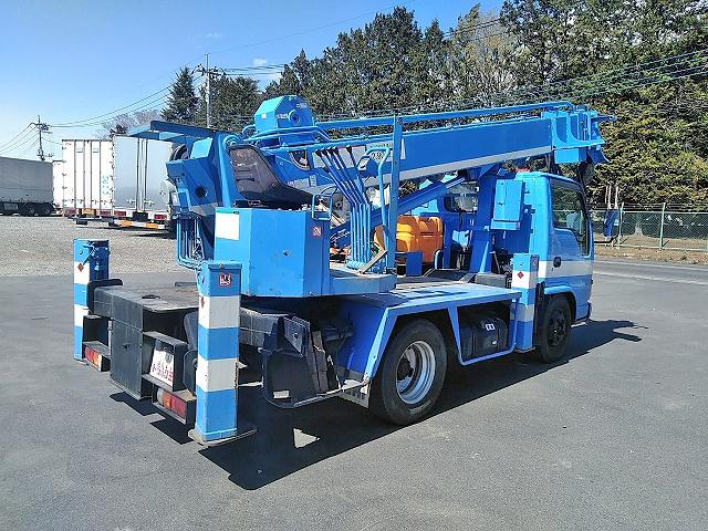 いすゞエルフ穴掘建柱車小型（2t・3t）[写真02]