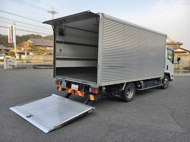 いすゞエルフアルミバン小型（2t・3t）[写真02]