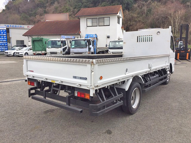 三菱ふそうキャンター平ボディ小型（2t・3t）[写真02]