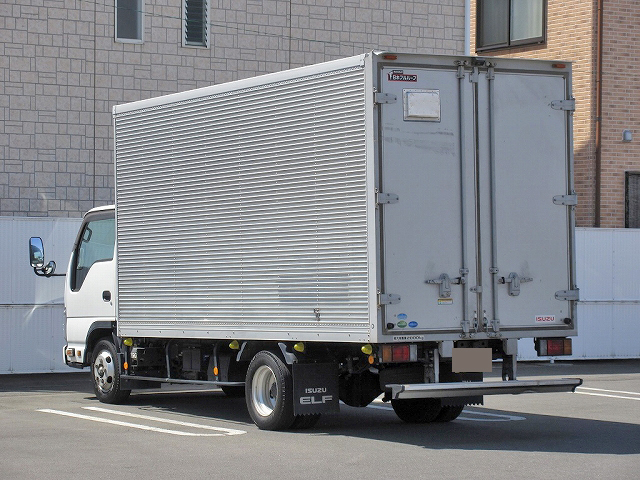 いすゞエルフアルミバン小型（2t・3t）[写真02]