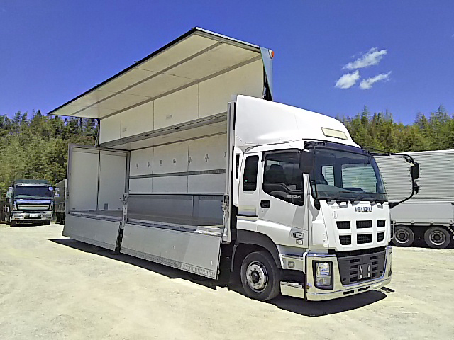 いすゞギガアルミウイング大型（10t）[写真02]