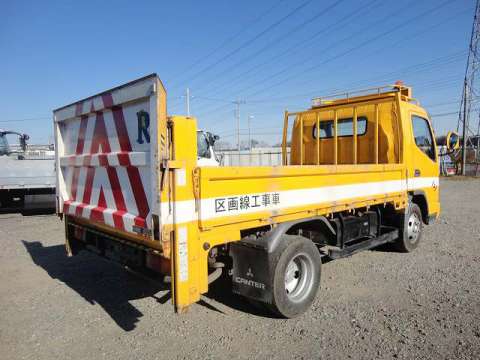 三菱ふそうキャンター平ボディ小型（2t・3t）[写真02]