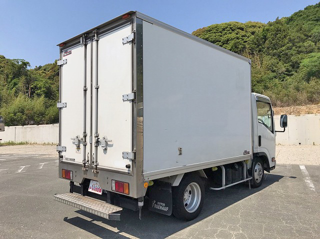 いすゞエルフ冷凍車（冷蔵車）小型（2t・3t）[写真02]