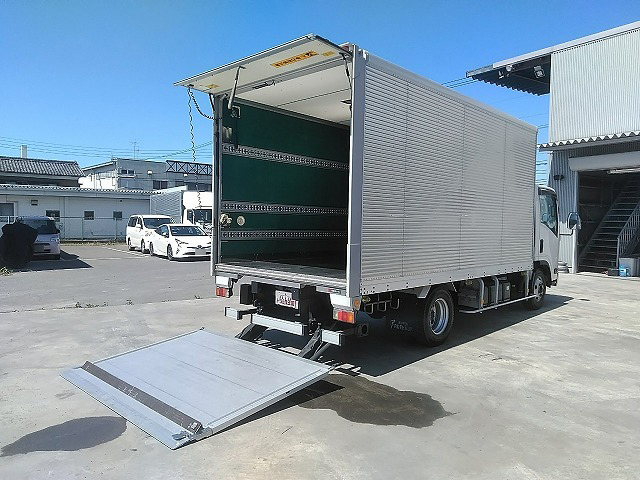 いすゞエルフ冷凍車（冷蔵車）小型（2t・3t）[写真02]