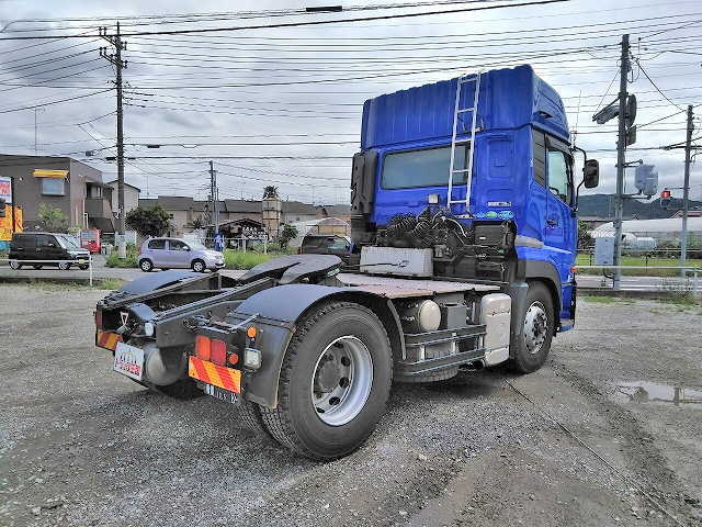 UDトラックスクオントレーラーヘッド（トラクターヘッド）大型（10t）[写真02]