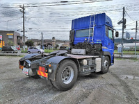 UDトラックスクオントレーラーヘッド（トラクターヘッド）大型（10t）[写真02]