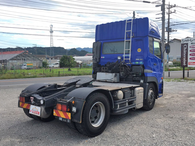 UDトラックスクオントレーラーヘッド（トラクターヘッド）大型（10t）[写真02]