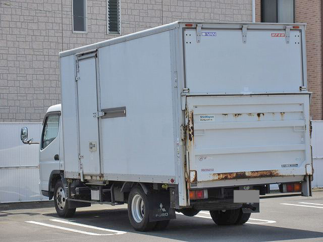 三菱ふそうキャンターパネルバン小型（2t・3t）[写真02]