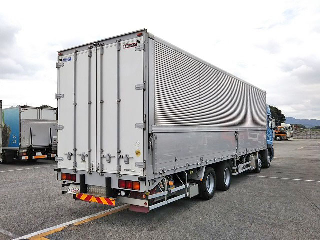 UDトラックスクオンアルミウイング大型（10t）[写真02]