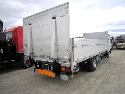 三菱ふそうファイターアルミブロック中型（4t）[写真02]