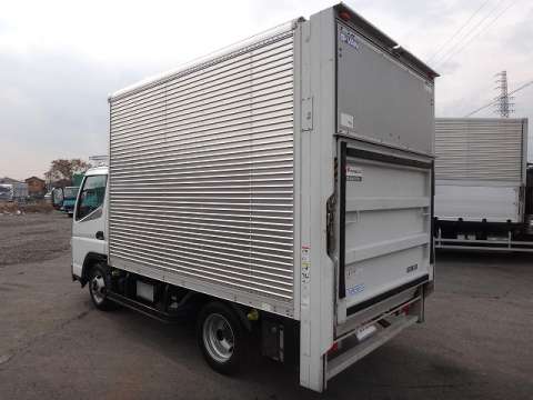 三菱ふそうキャンターガッツアルミバン小型（2t・3t）[写真02]