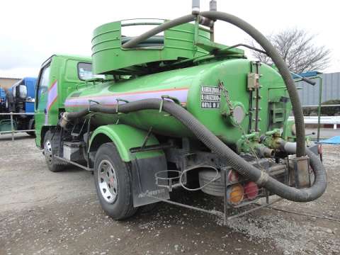 UDトラックスコンドルバキュームカー小型（2t・3t）[写真02]