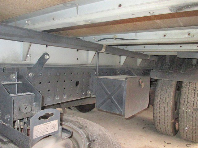 三菱ふそうキャンターアルミバン小型（2t・3t）[写真23]