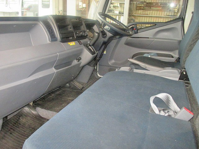 三菱ふそうキャンターアルミバン小型（2t・3t）[写真25]