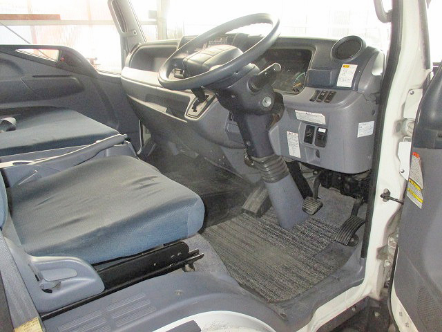 三菱ふそうキャンターアルミバン小型（2t・3t）[写真26]