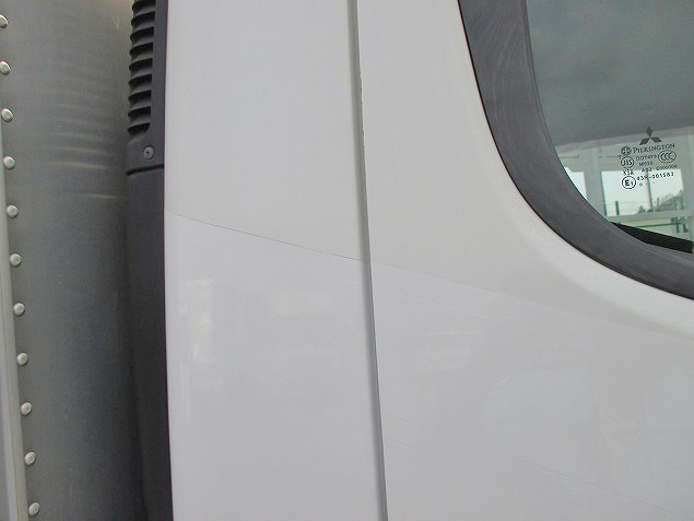 三菱ふそうキャンターアルミバン小型（2t・3t）[写真03]