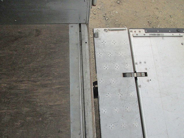 三菱ふそうキャンターアルミバン小型（2t・3t）[写真09]