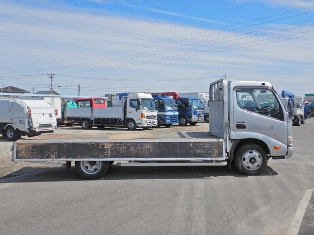 日野デュトロ平ボディ小型（2t・3t）[写真04]