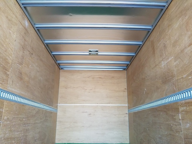 いすゞエルフアルミバン小型（2t・3t）[写真11]