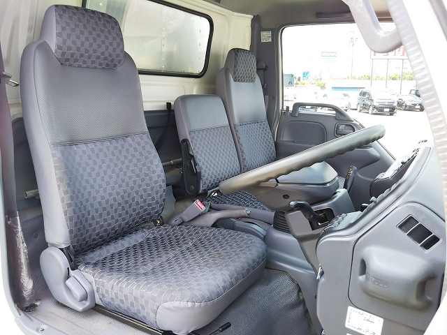 いすゞエルフアルミバン小型（2t・3t）[写真30]