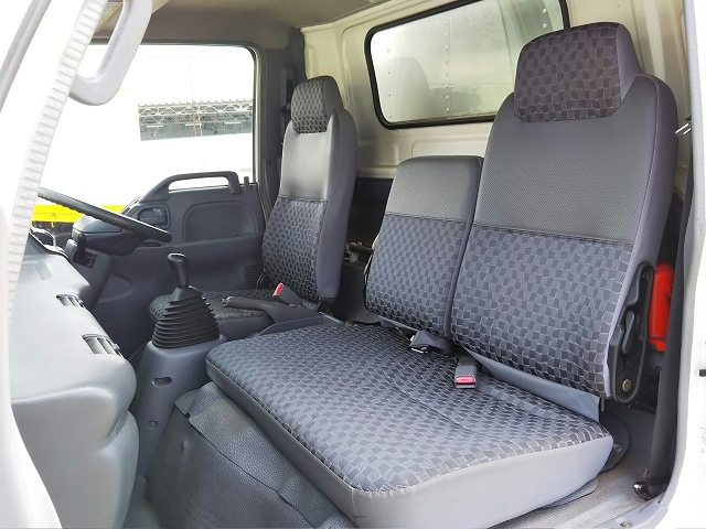 いすゞエルフアルミバン小型（2t・3t）[写真32]