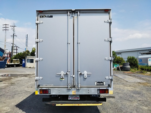 いすゞエルフアルミバン小型（2t・3t）[写真09]