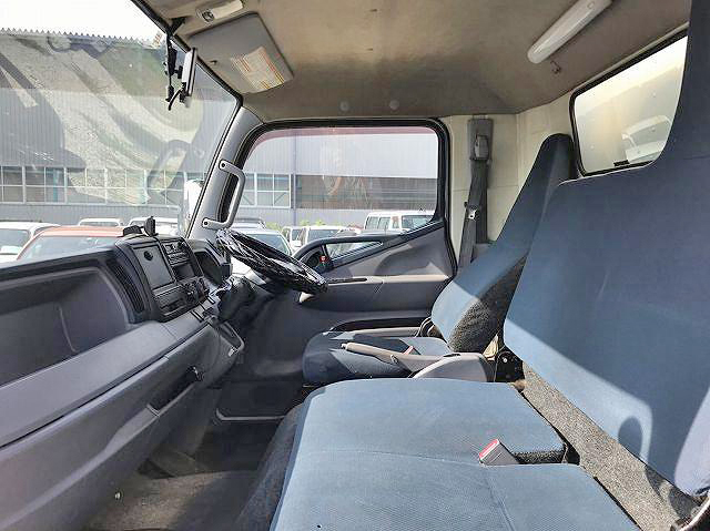三菱ふそうキャンターアルミバン小型（2t・3t）[写真20]